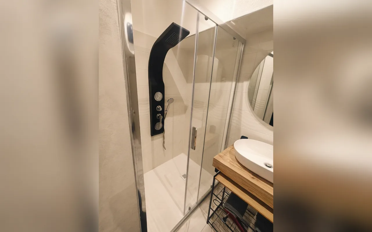 Camera con bagno privato — Suite San Giovanni, Gela (Sicilia) (foto 35)